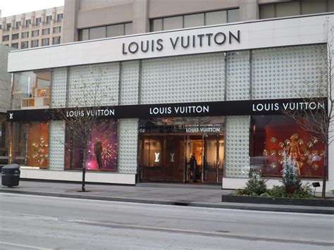 fashion outlet louis vuitton